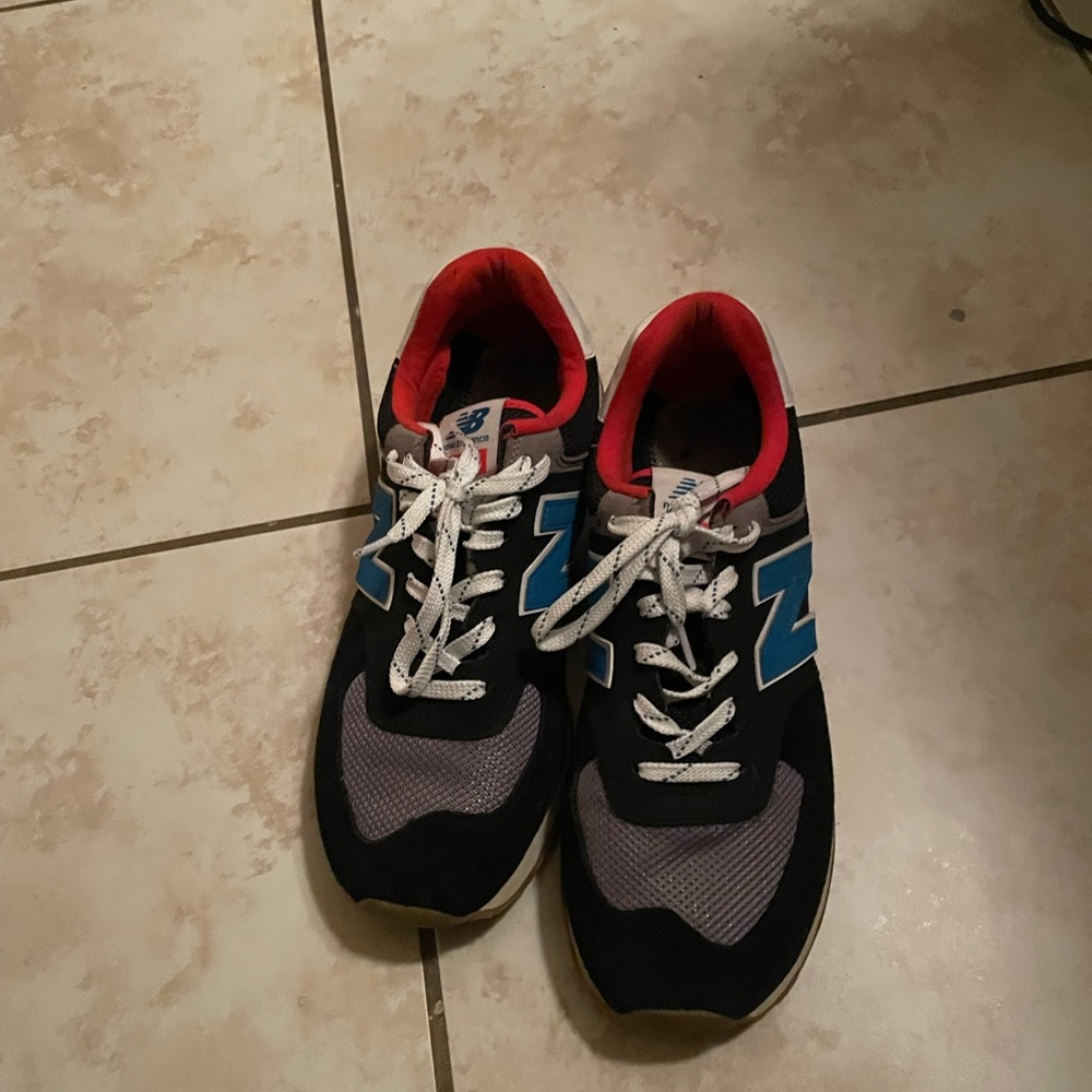 Basketball shoe